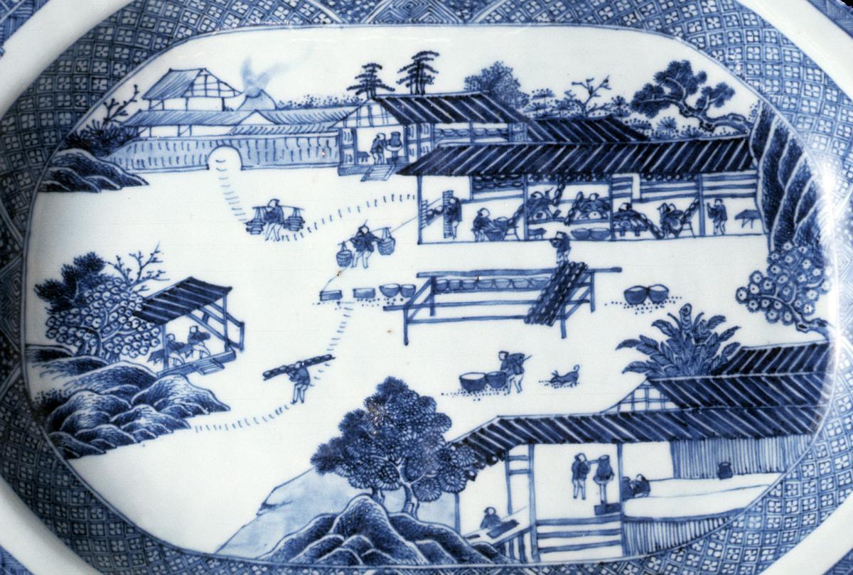 1967.1495 Dish, Detail