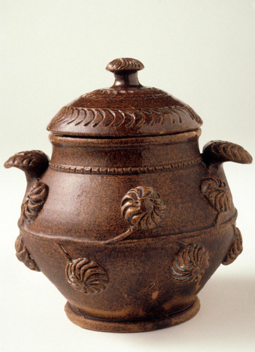 1967.1557 Jar and cover