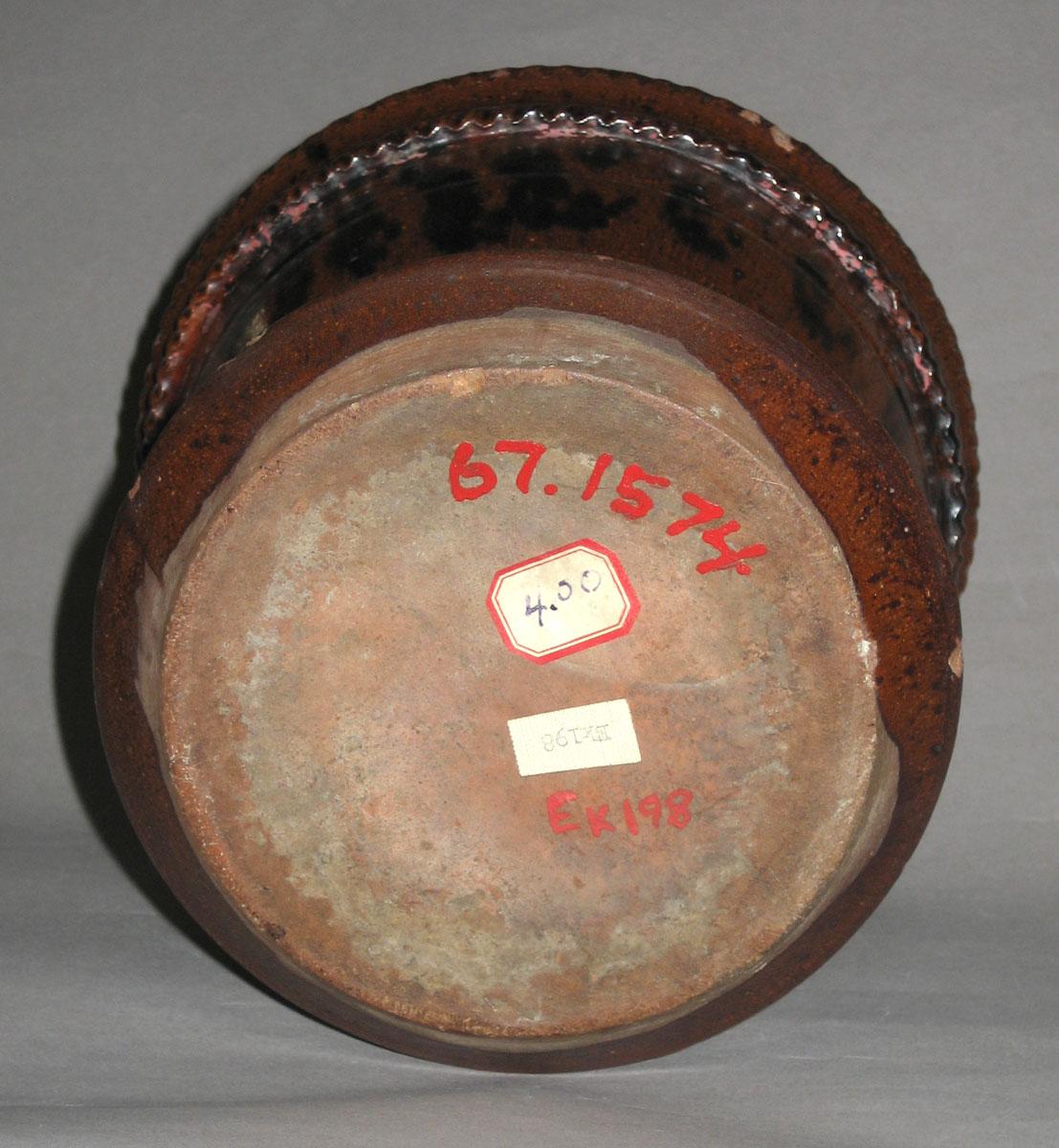 1967.1574 Flowerpot (bottom)