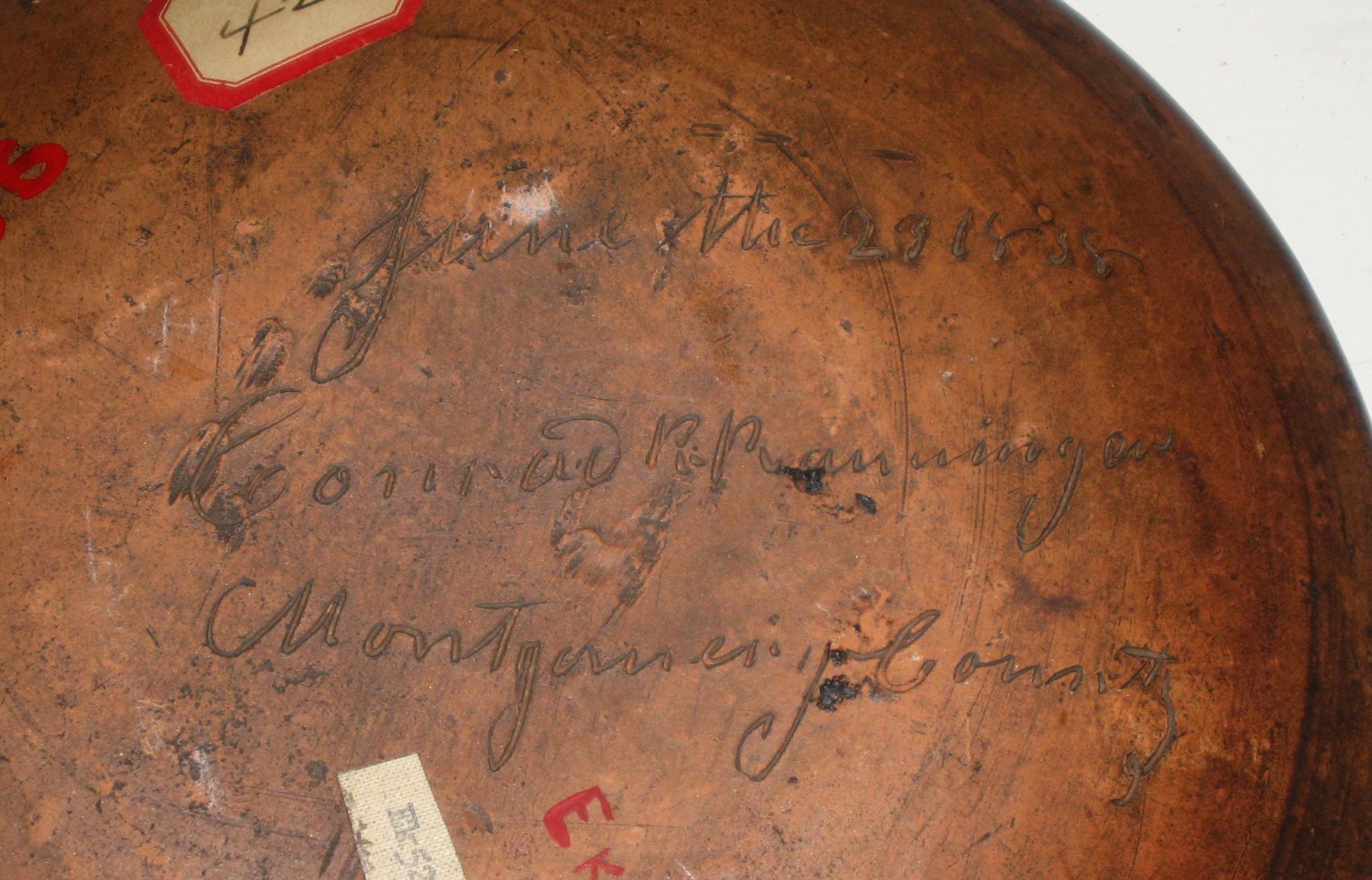 1967.1586 Slipware dish (signature detail)