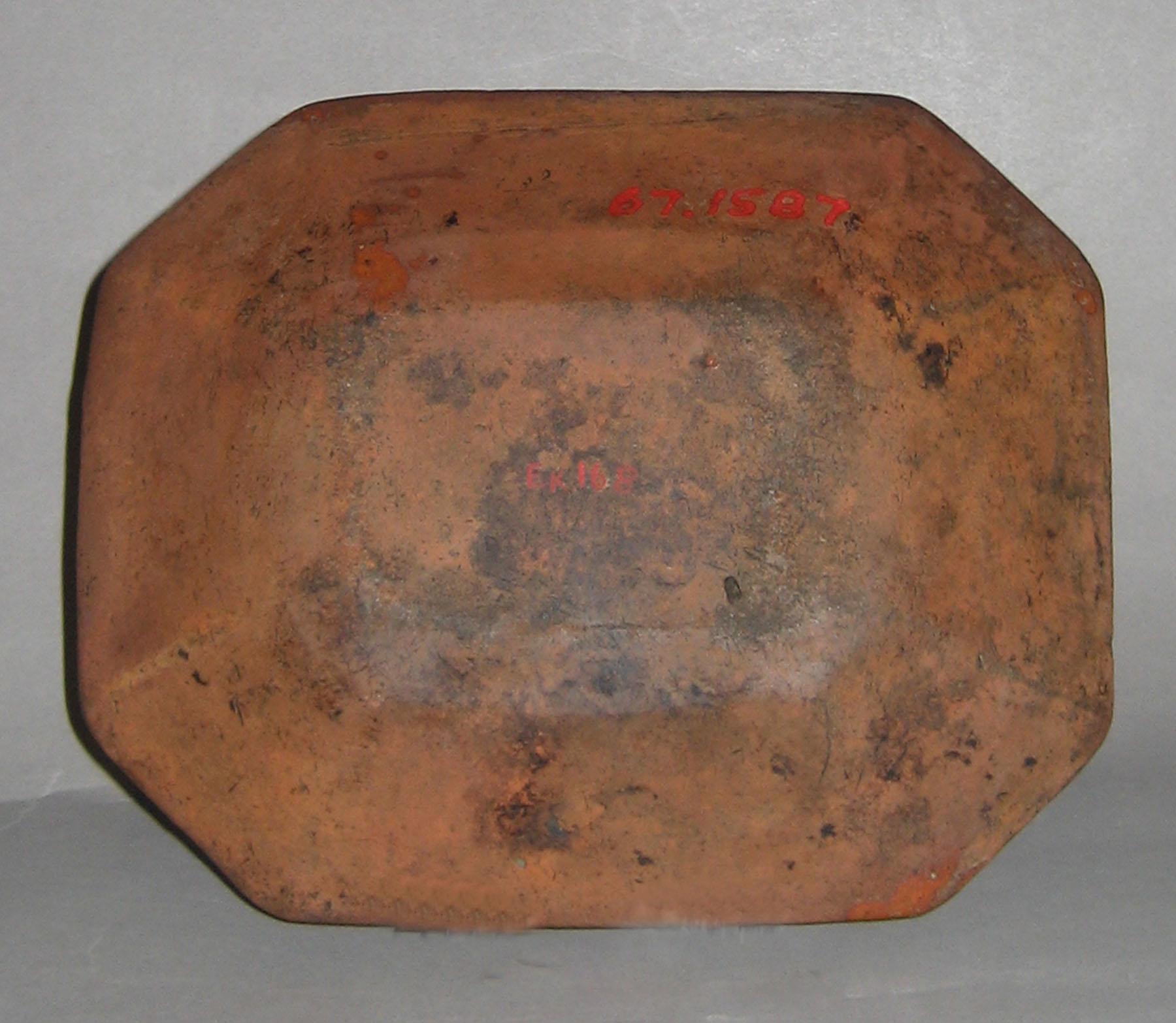 1967.1587 Dish (bottom)
