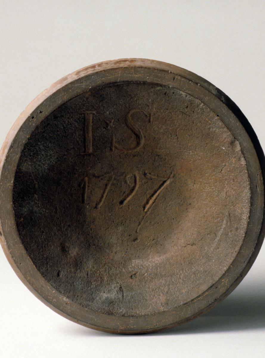 1967.1599 Potter's mold, hump mold