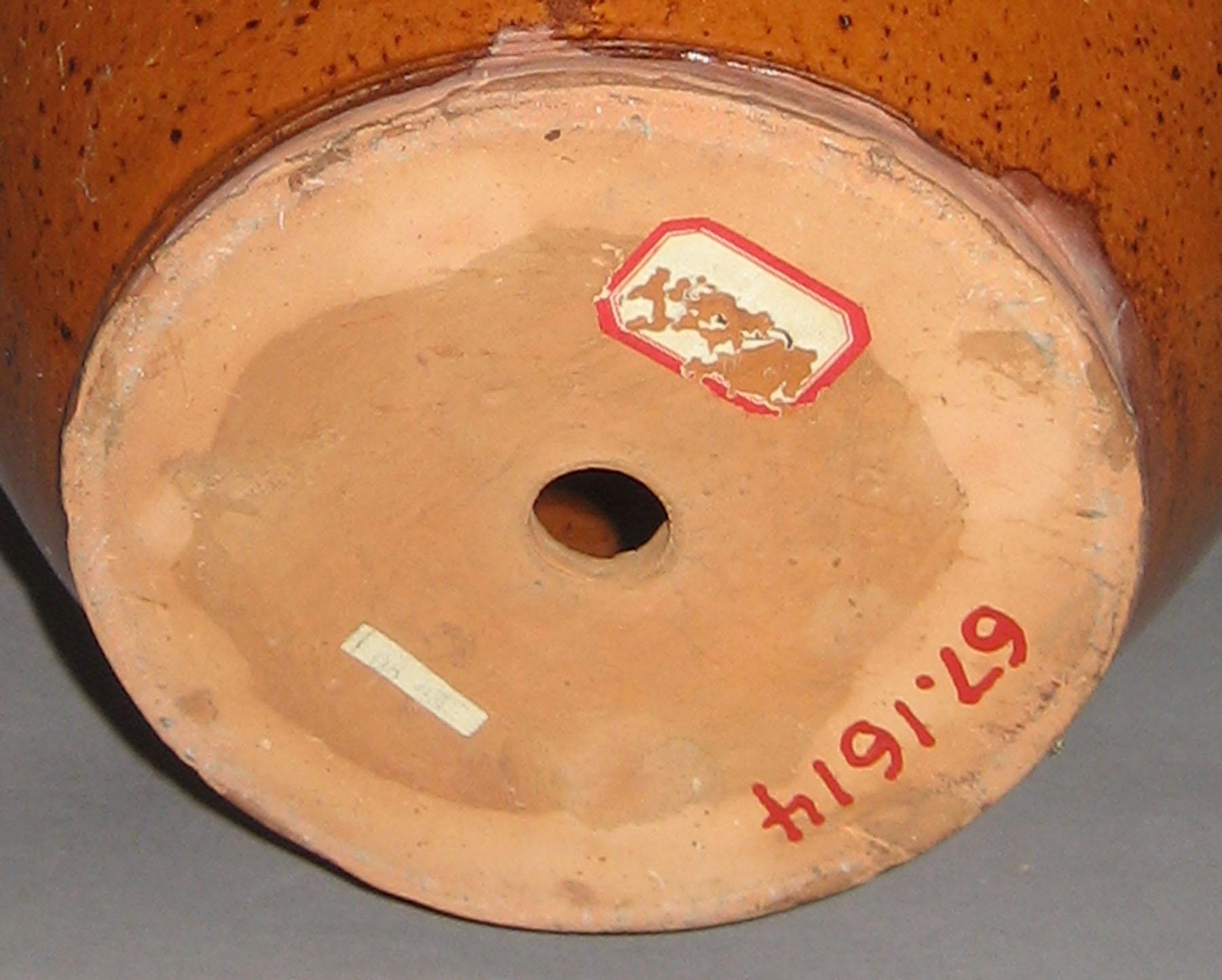 1967.1614 Flower Contrainer (bottom)