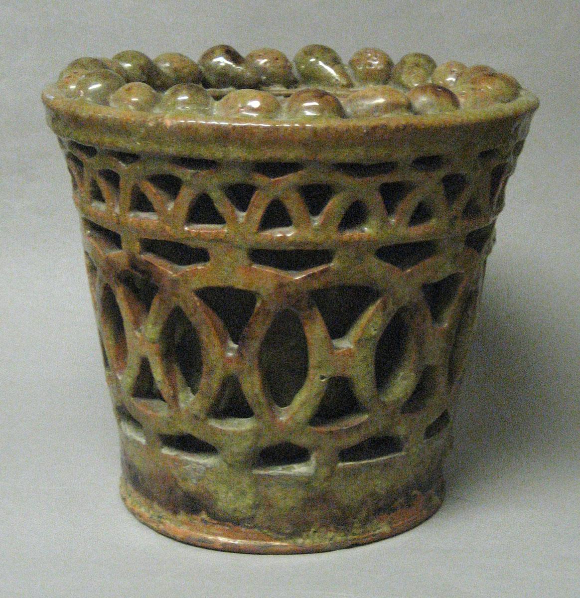 1967.1682 Flowerpot