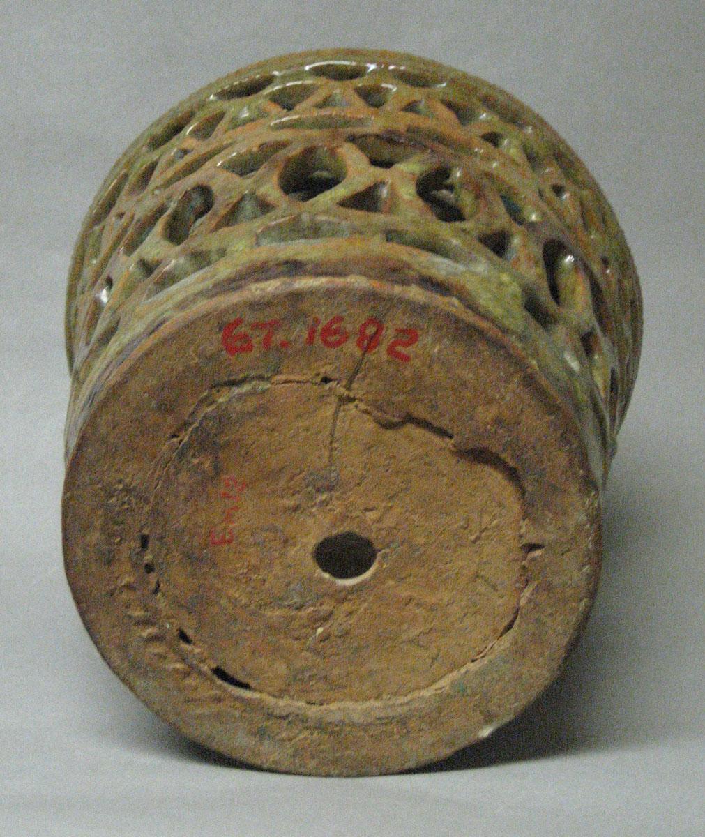 1967.1682 Flowerpot (bottom)