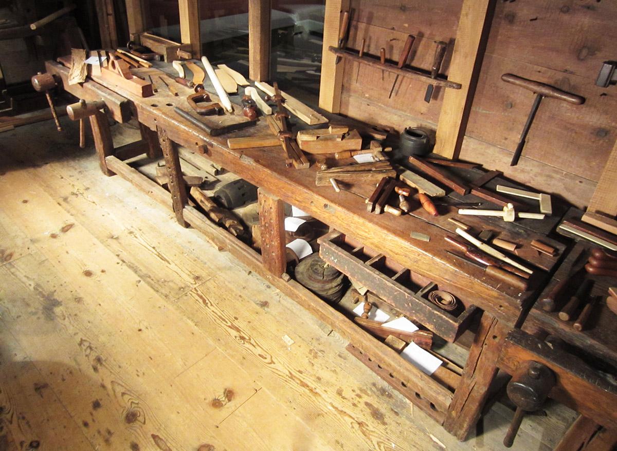 1957.0026.368 A-I, Work bench, overall view 1