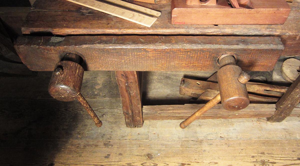 1957.0026.368 A-I, Work bench, vise side 1