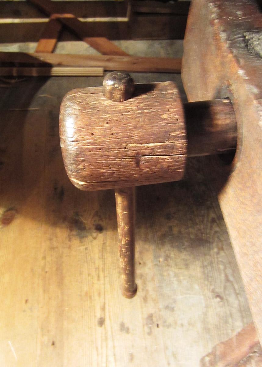 1957.0026.368 A-I, Work bench, screw 2