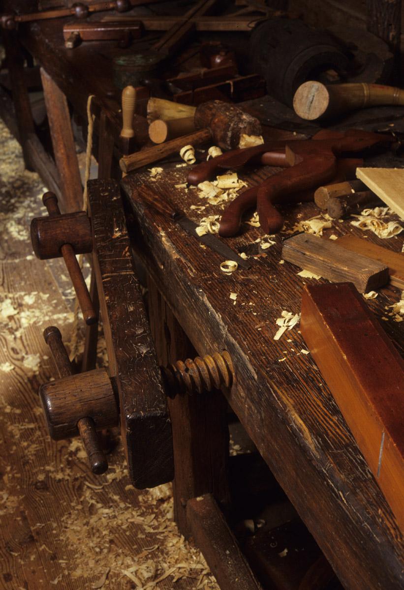 1957.0026.369 Bench, Dominy Shop