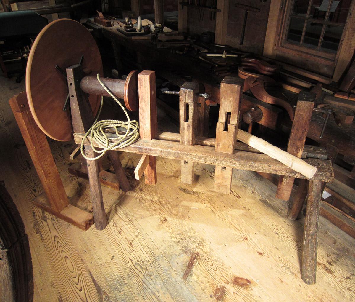 1957.0026.370 A, Great wheel lathe, frame and puppets side 1