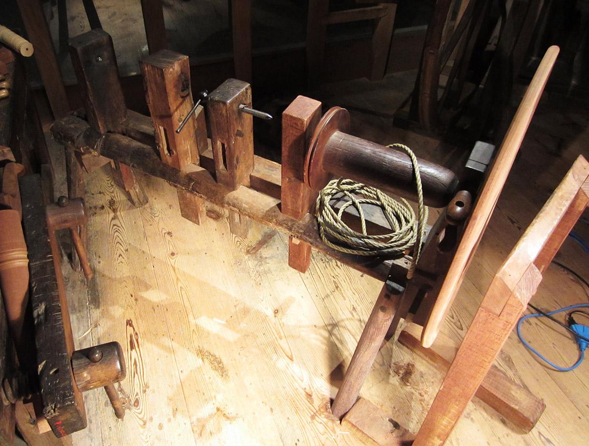 1957.0026.370 A, Great wheel lathe, frame and puppets side 2