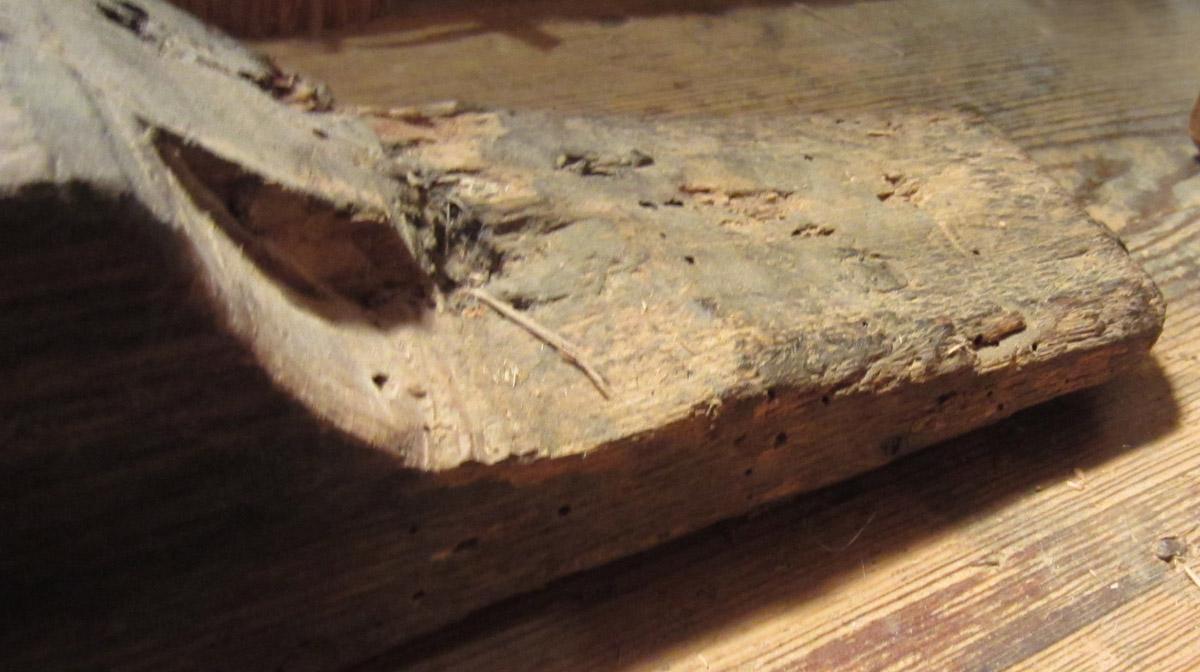 1957.0026.372 A Pole lathe, trestles and bed, Damage foot right