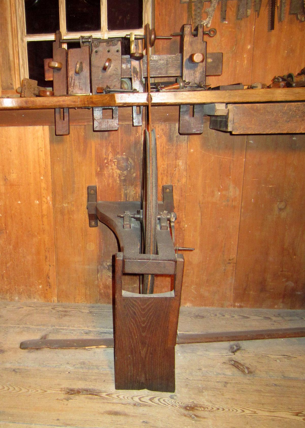1957.0026.373 A-G Wheel lathe, View 1