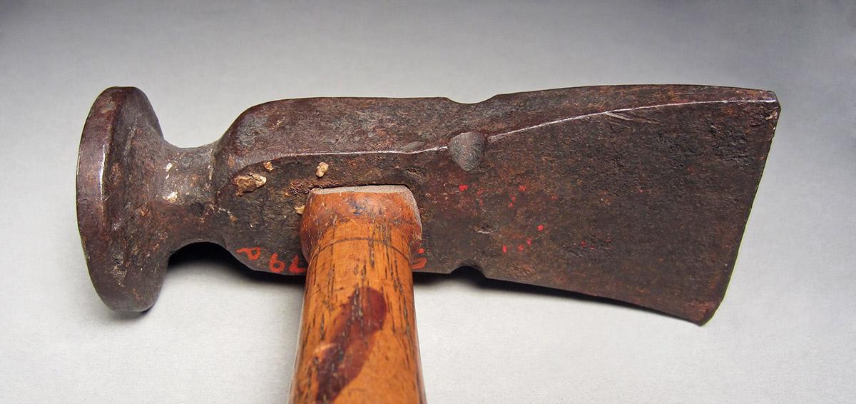 1957.0026.379 A, B, Hammer, head bottom