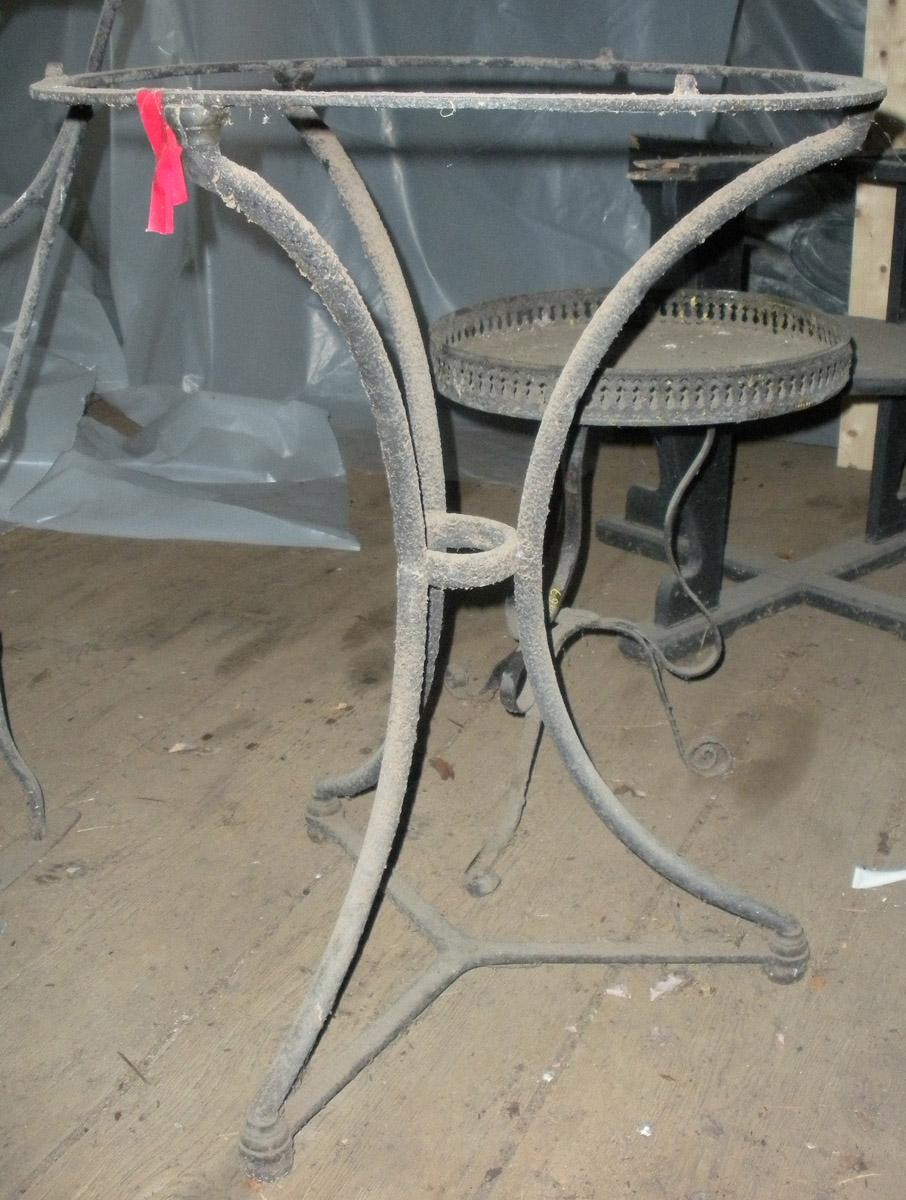 1969.4203 table base front view