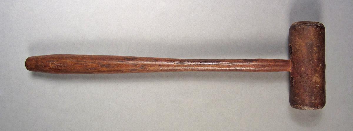 1957.0026.381, Mallet, side 1