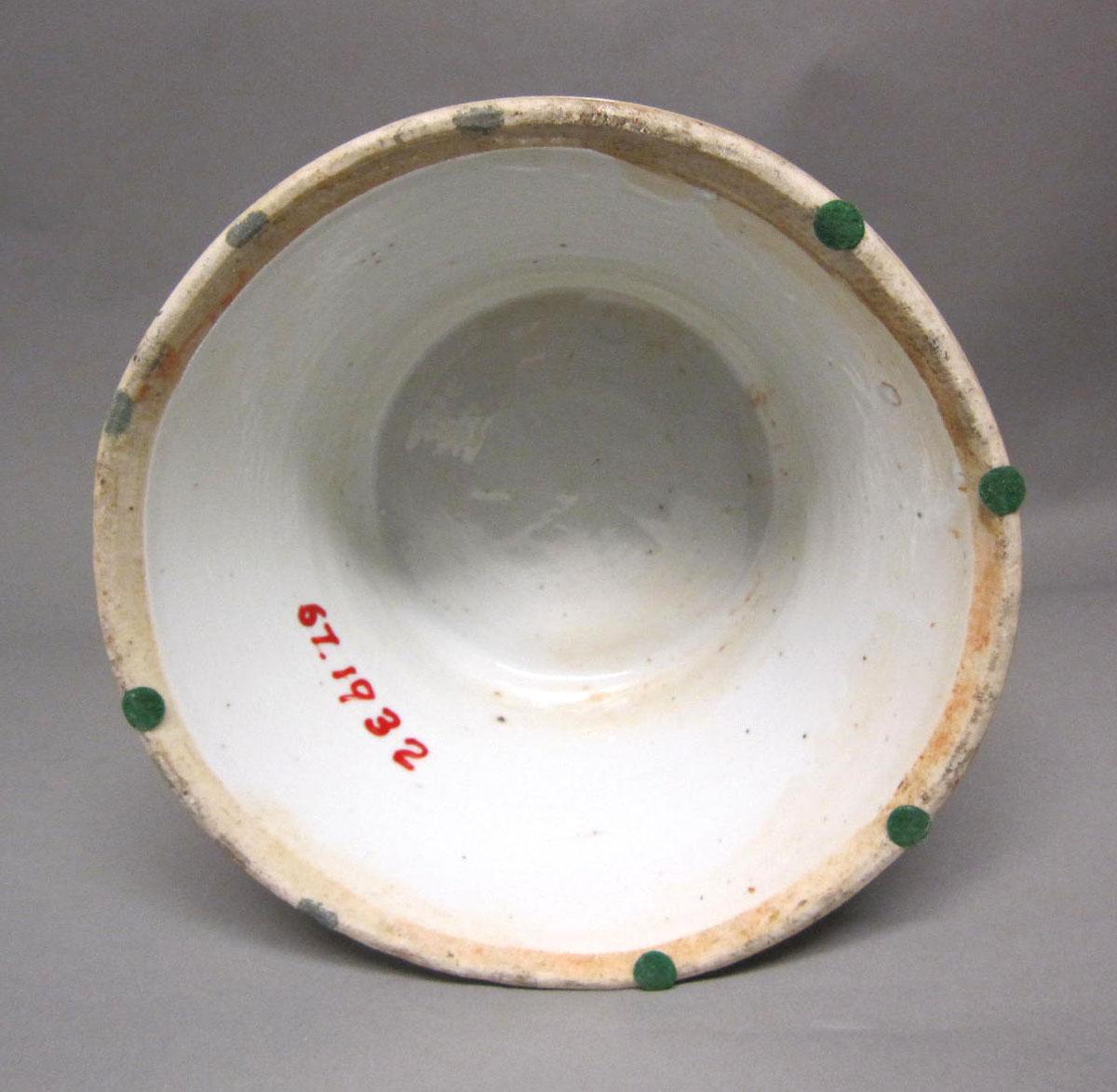 1967.1932 Porcelain flower container underside