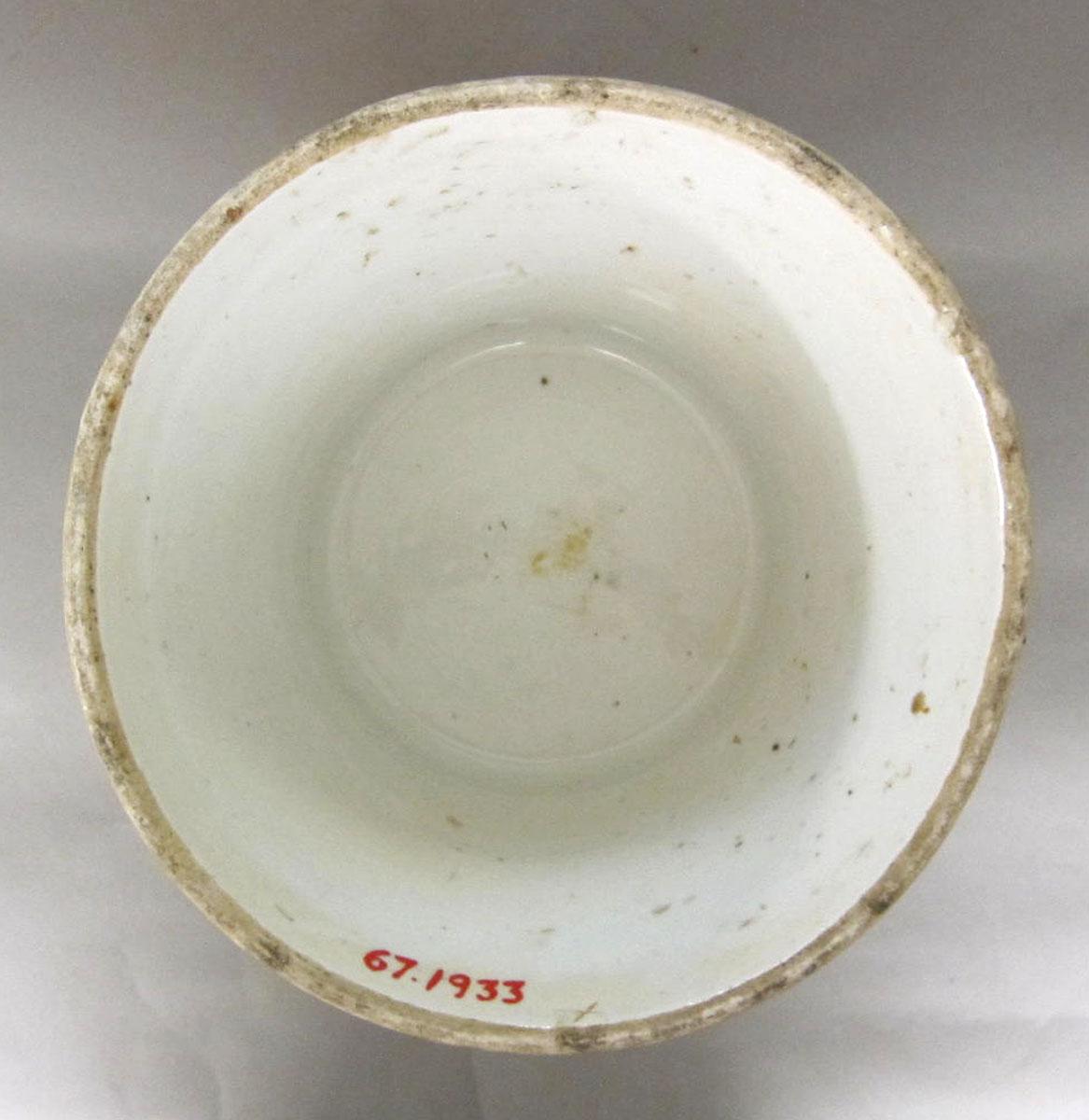 1967.1933 Porcelain flower container underside