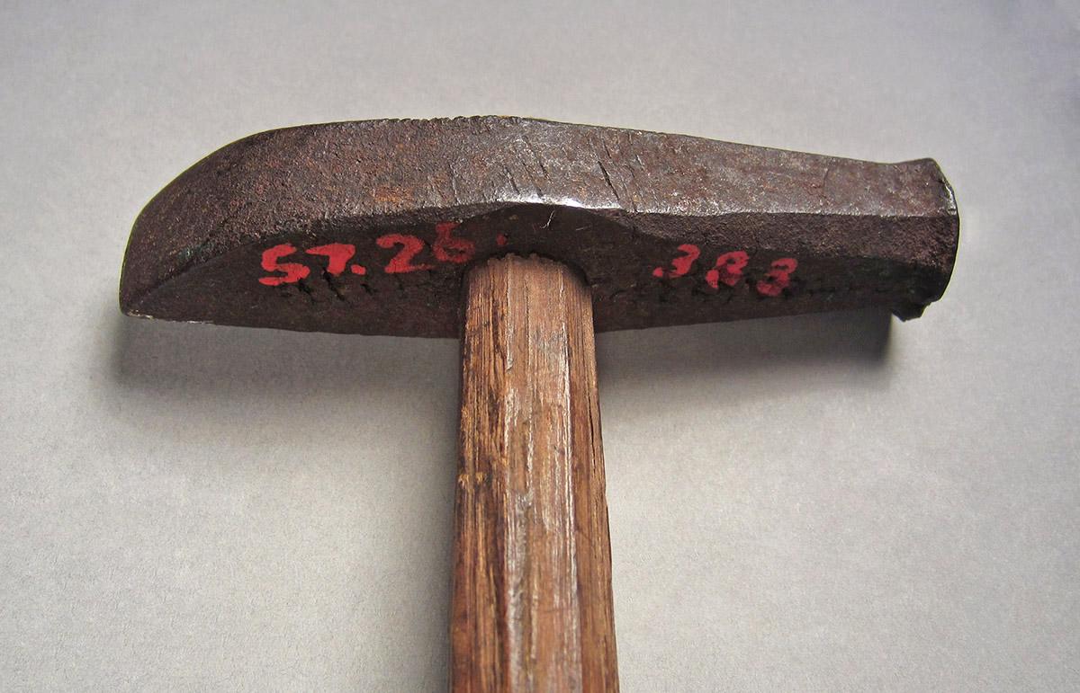 1957.0026.383, Hammer, head side 2