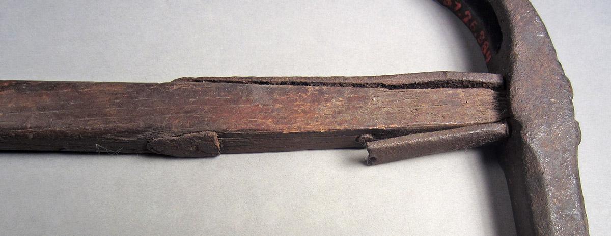 1957.0026.384, Hammer, strap detail 2