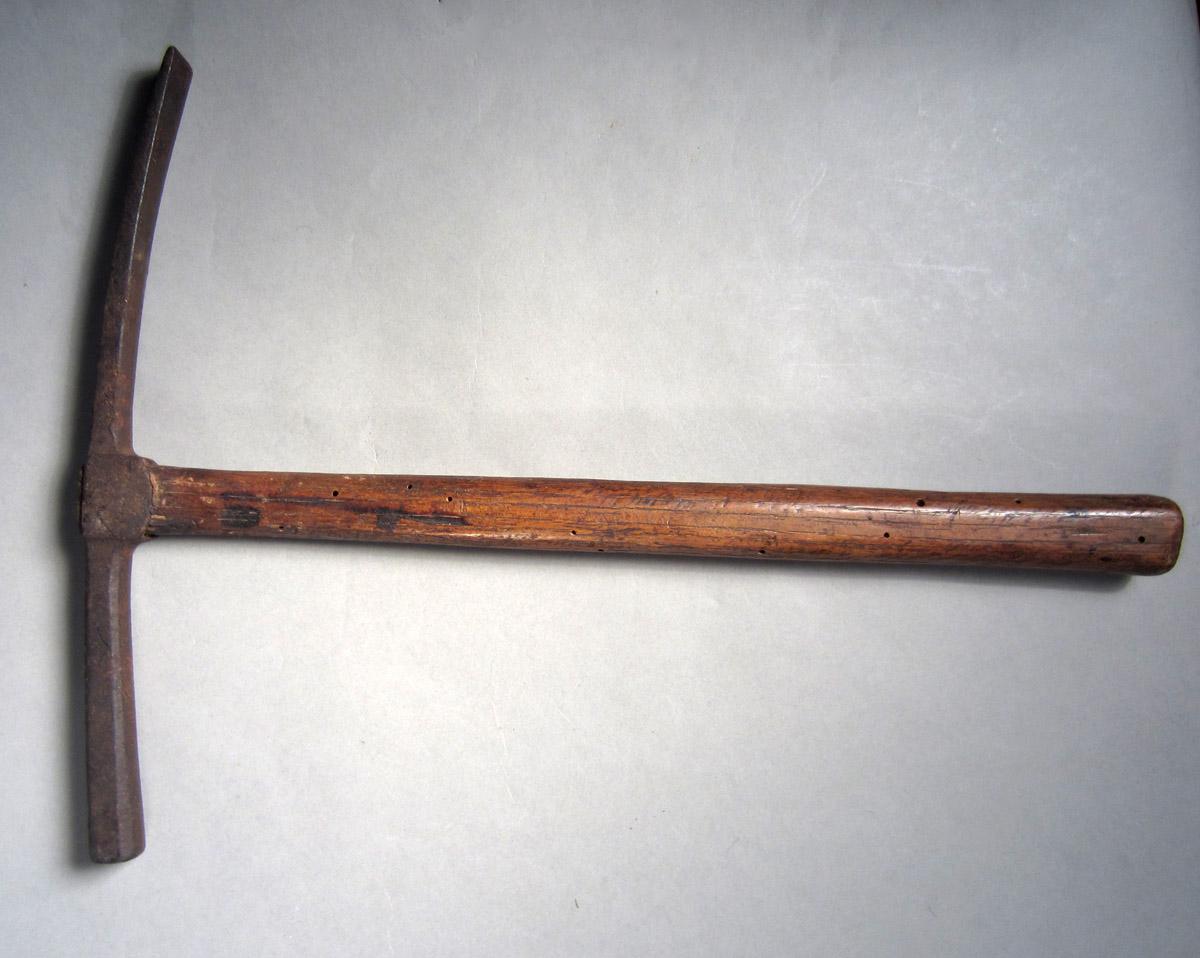 1957.0026.385 Saddler's hammer, View 1