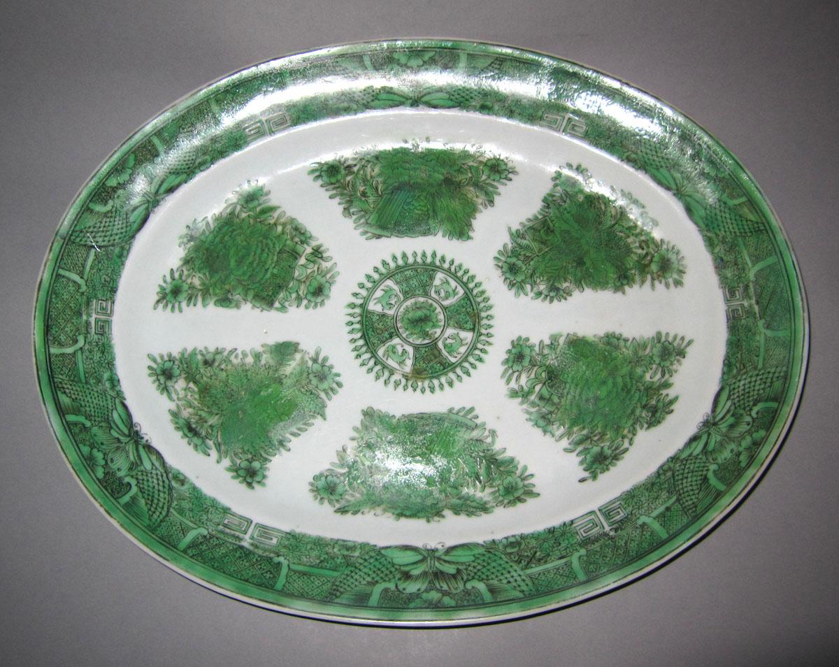 1996.0004.165 C Porcelain tureen stand