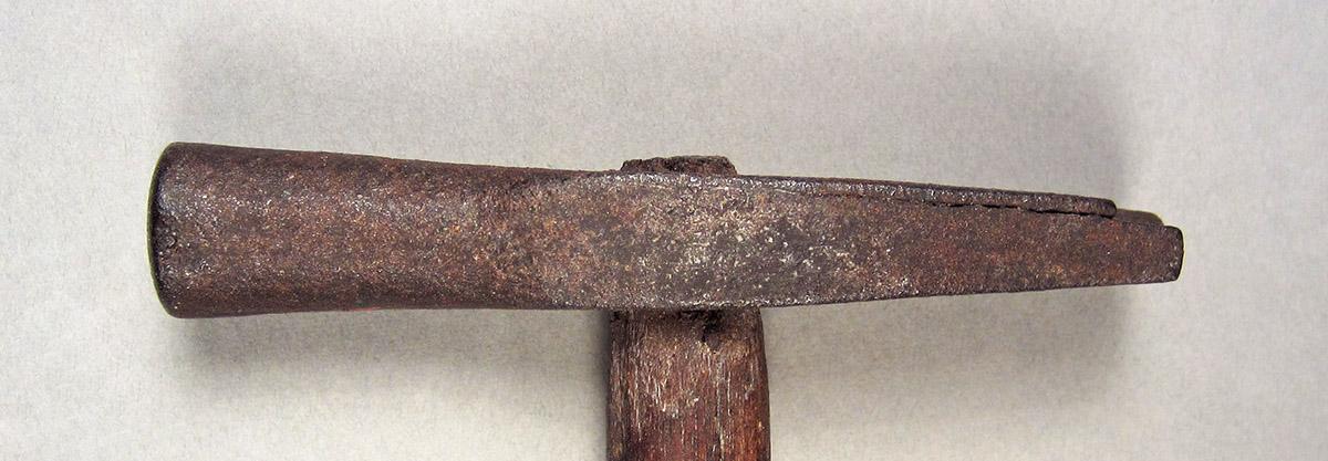 1957.0026.386, Hammer, head side 1