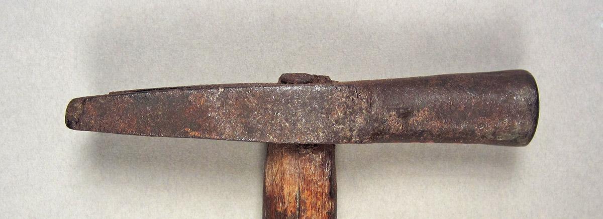 1957.0026.386, Hammer, head side 2