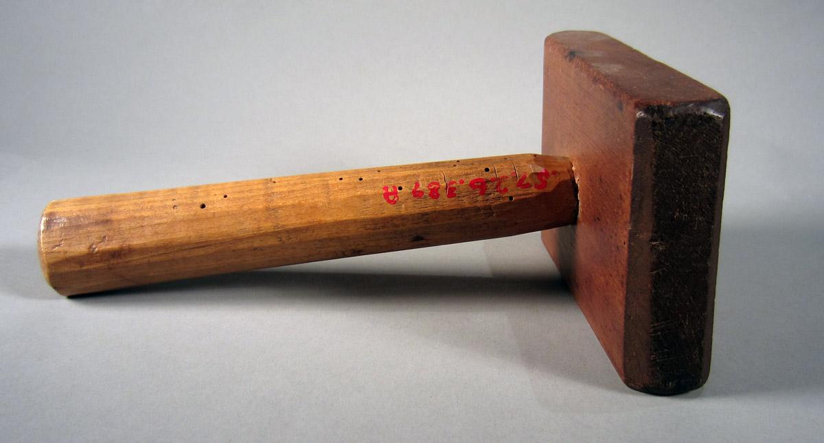 1957.0026.389 A, B Mallet, View 1