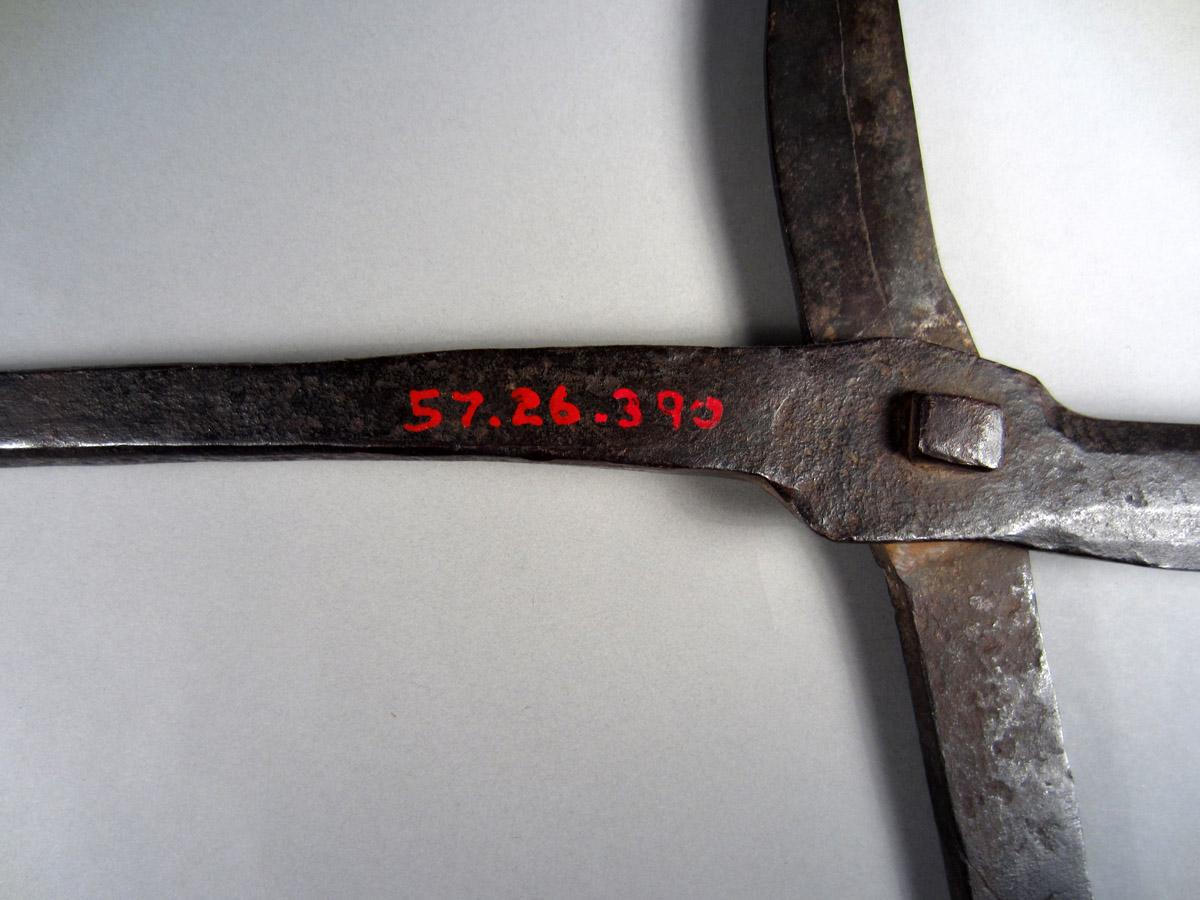 1957.0026.390 Bench shears, Detail 3