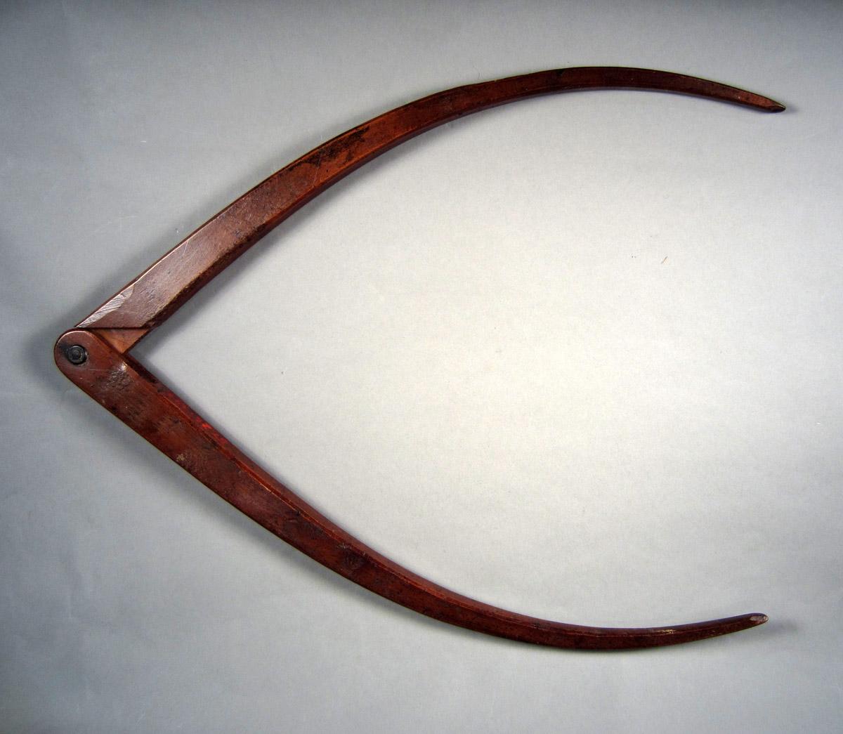 1957.0026.393 Calipers, View 2