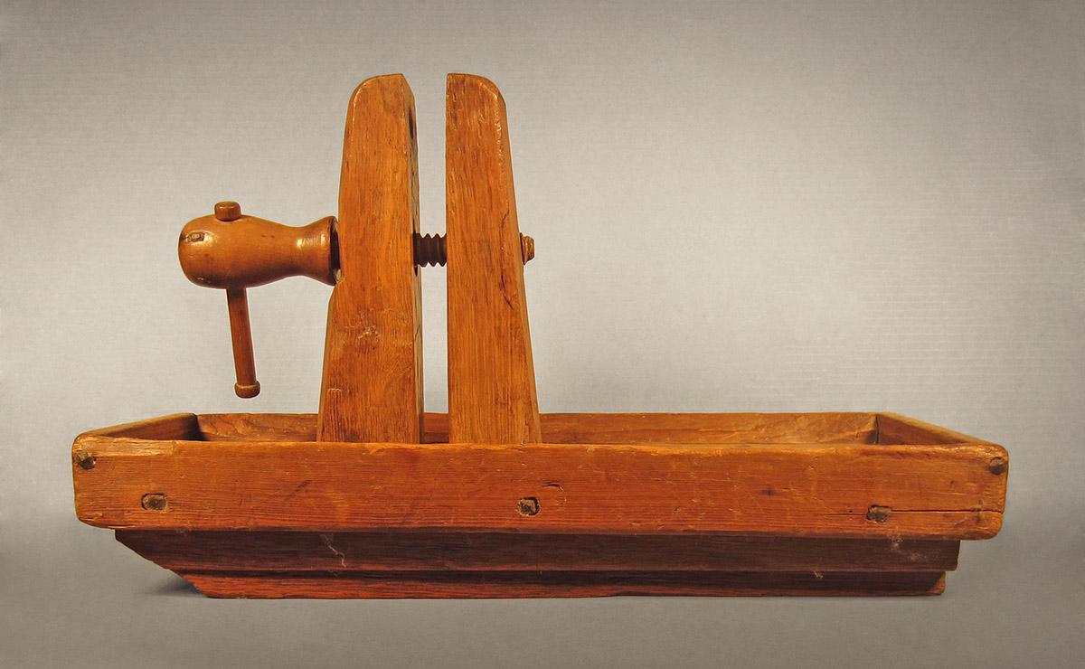 1957.0026.394 A-D, Vise, side