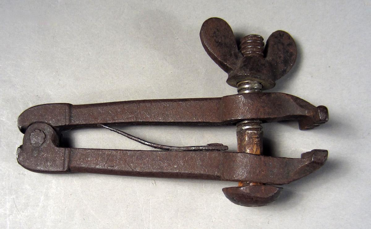 1957.0026.397 Hand vise, View 1