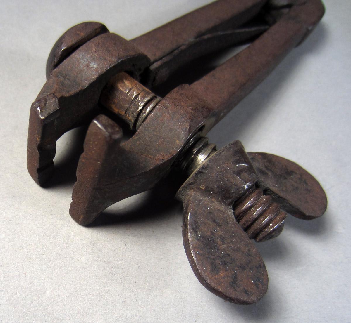 1957.0026.397 Hand vise, Front