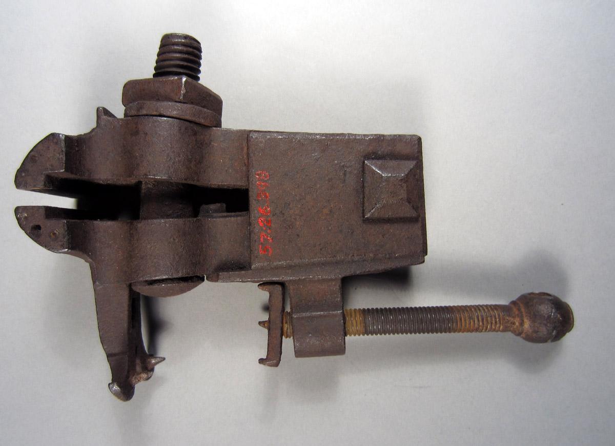 1957.0026.398 Bench vise, View 2