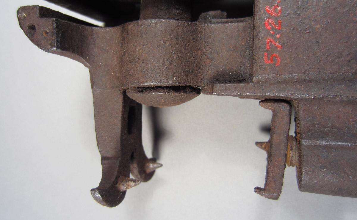 1957.0026.398 Bench vise, Side