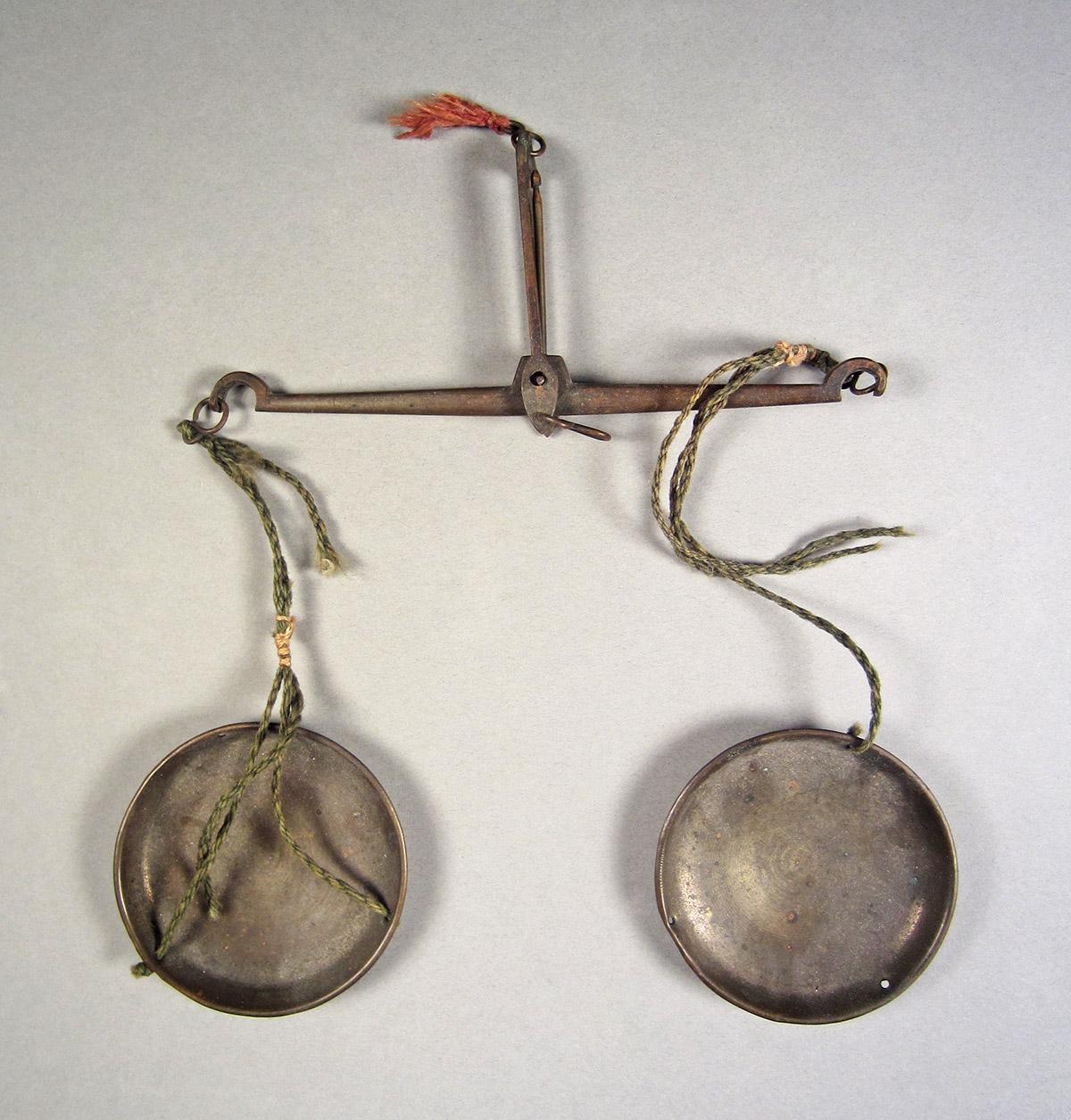 1957.0026.400, Scales, overall