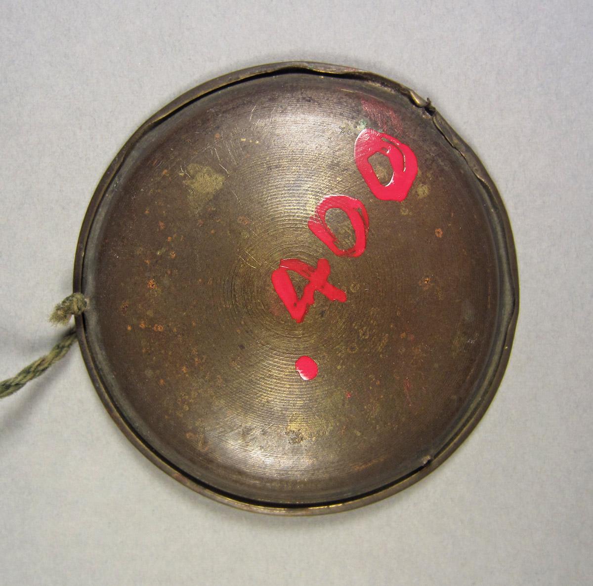 1957.0026.400, Scales, cup side 2