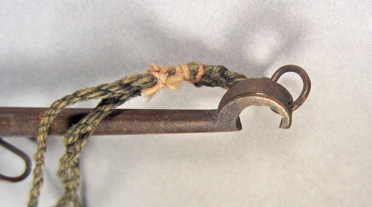 1957.0026.400, Scales, arm detail