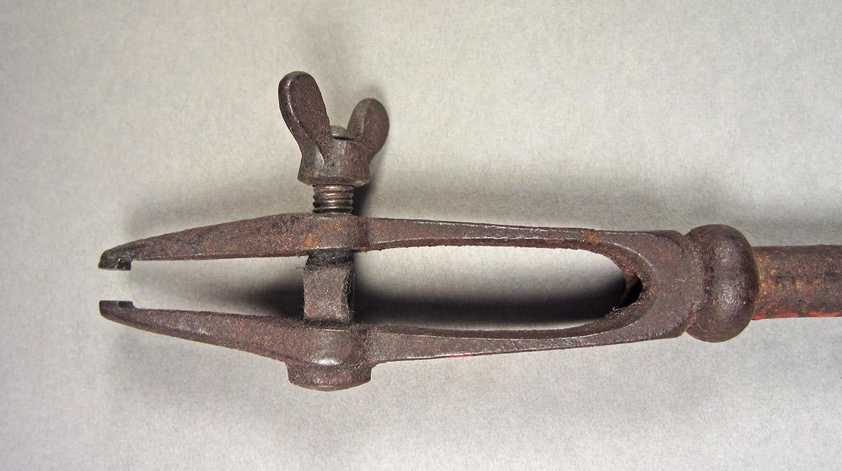 1957.0026.402, Hand vise, jaws side 1