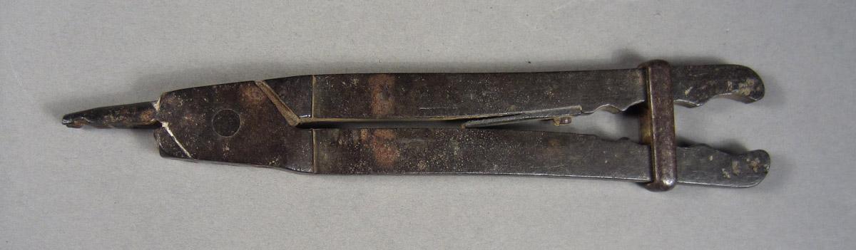 1957.0026.404 Sliding Tongs, View 1