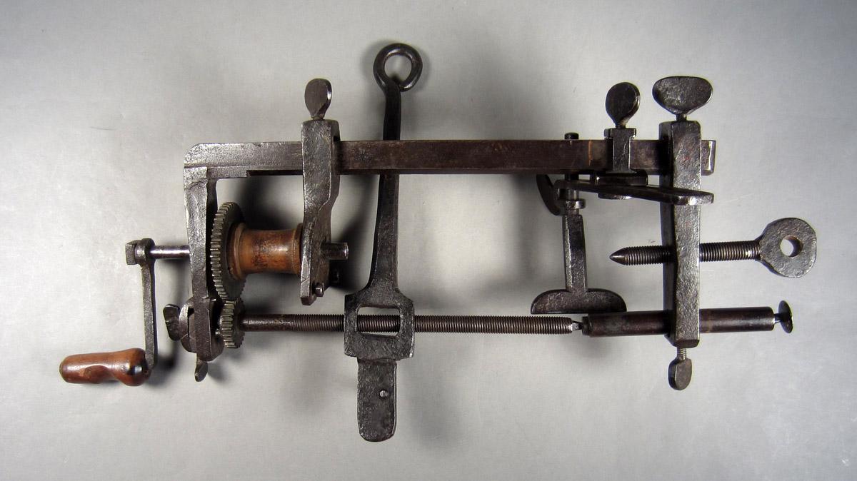 1957.0026.410 Fusee engine, Full from back