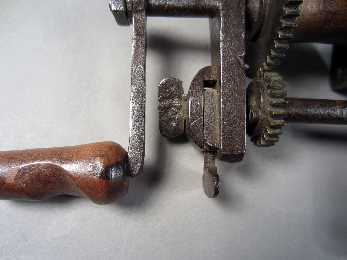 1957.0026.410 Fusee Engine, Thumbscrew