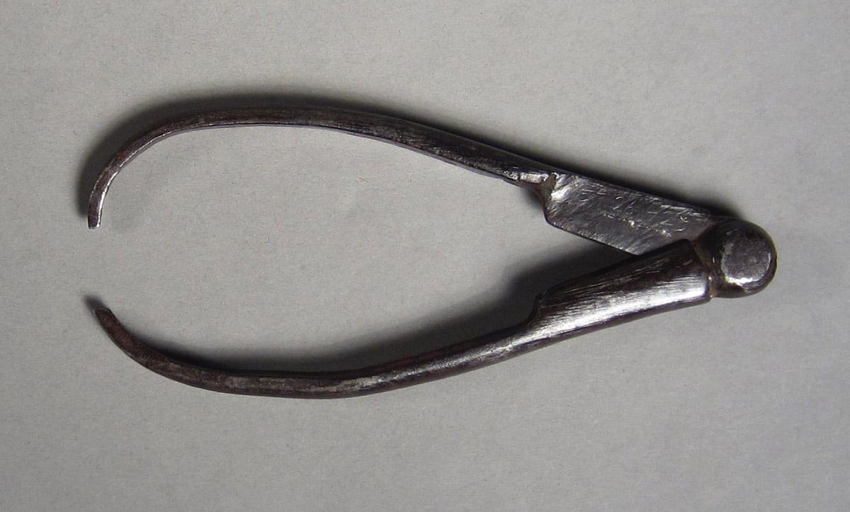 1957.0026.420 Calipers, View 2