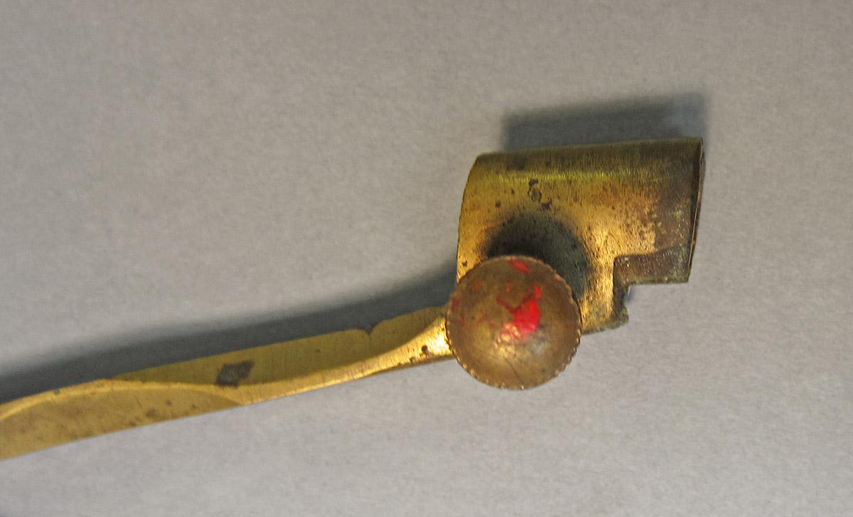 1957.0026.422, Compass, arm 1