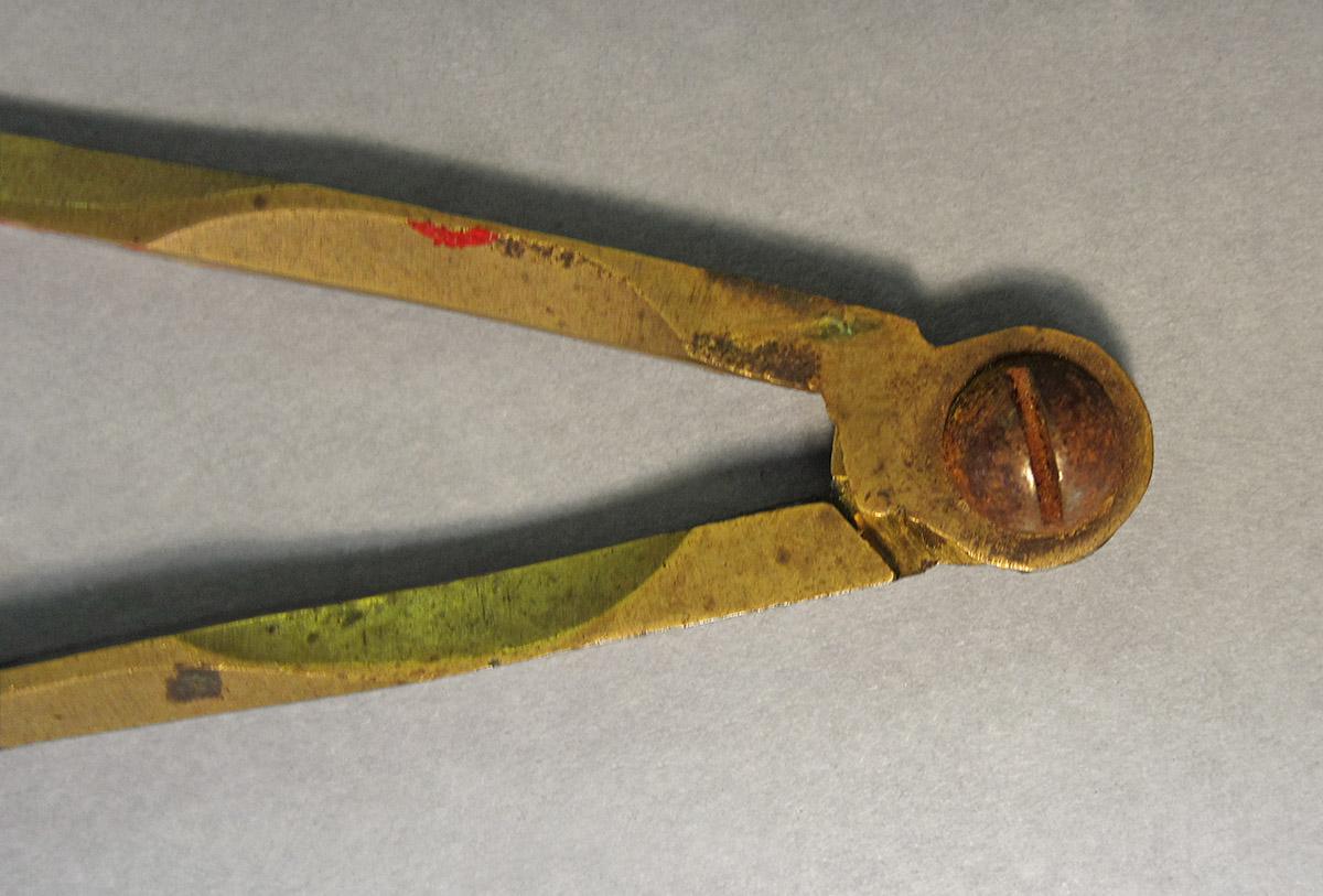 1957.0026.422, Compass, hinge