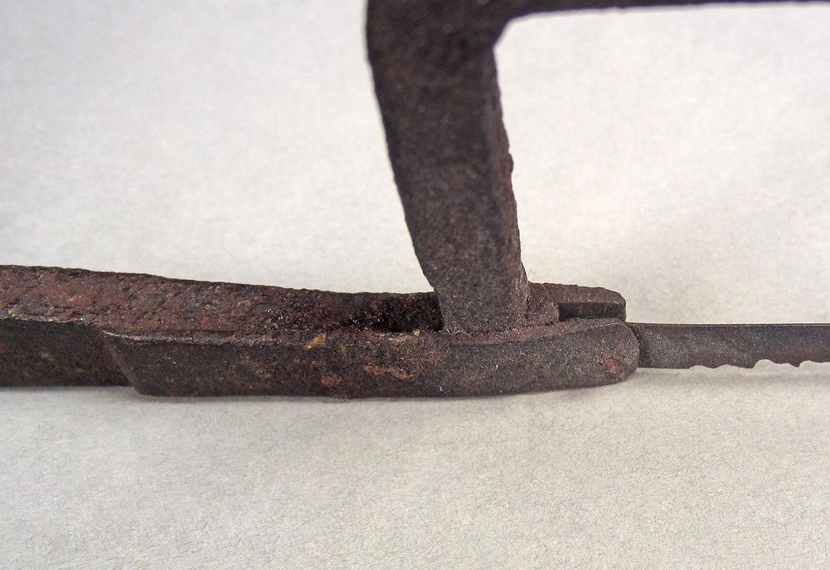 1957.0026.424, Bow saw, blade bracket 1