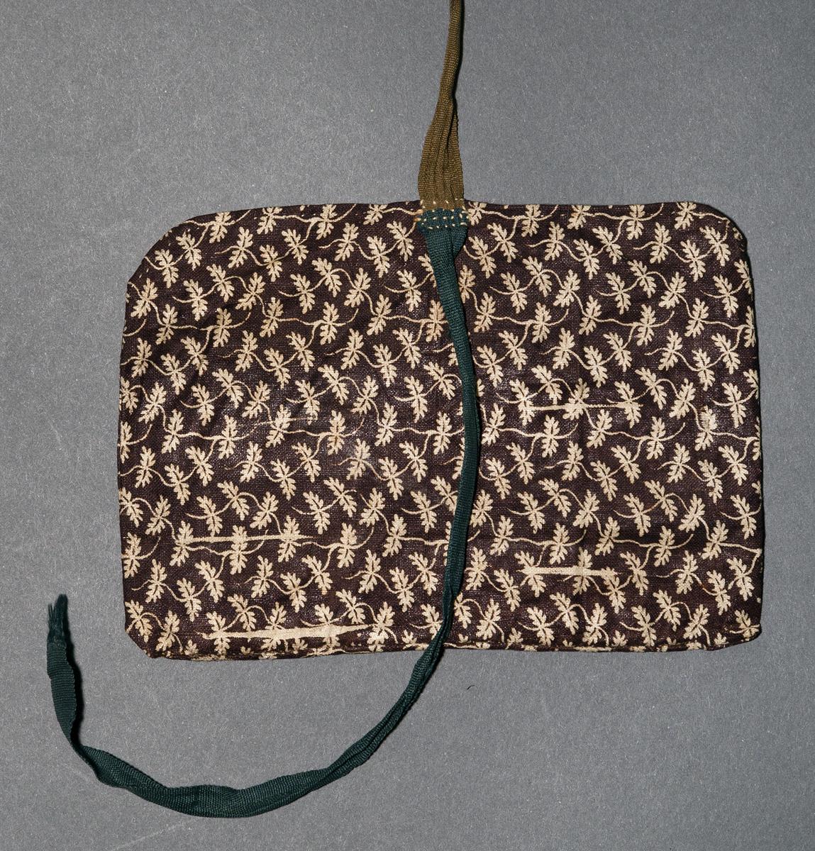1968.0044 Pocketbook, Backside