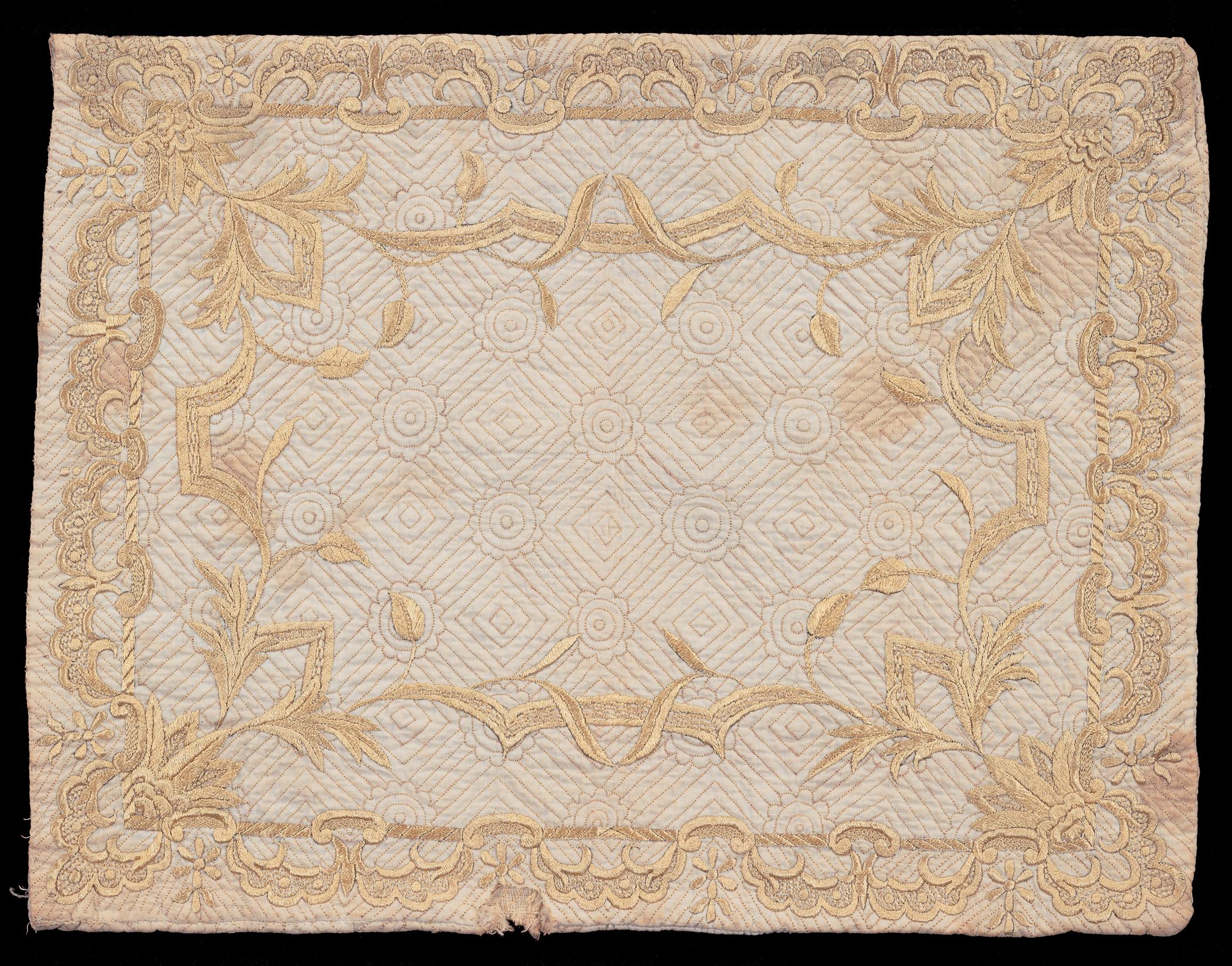 1968.0047 B Cushion Cover