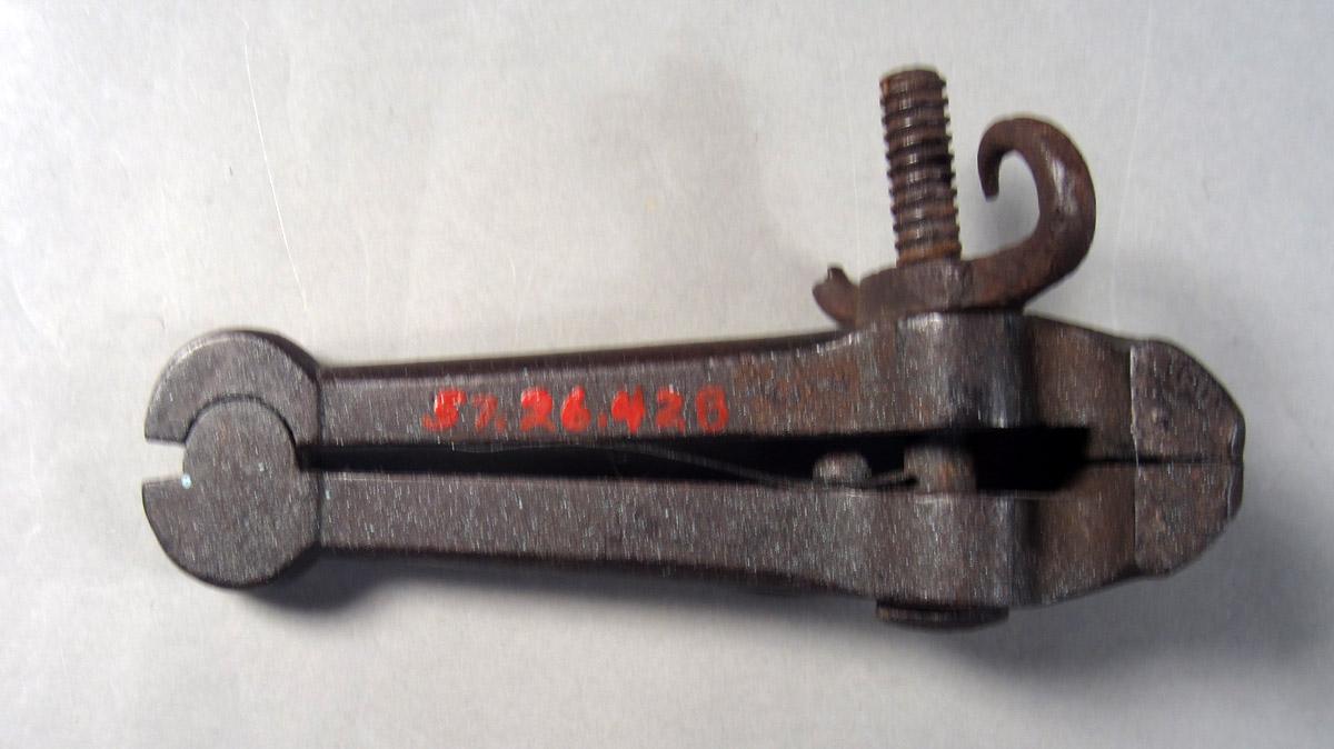 1957.0026.428 Hand vise, View 1
